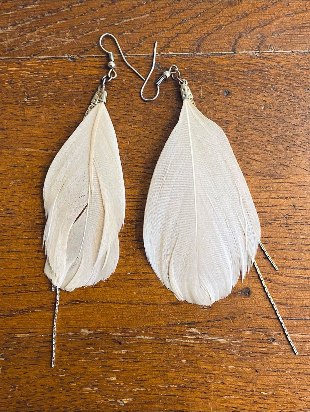 Vintage White Feather Dangle Earrings Gold Tone Snake Chains 5”